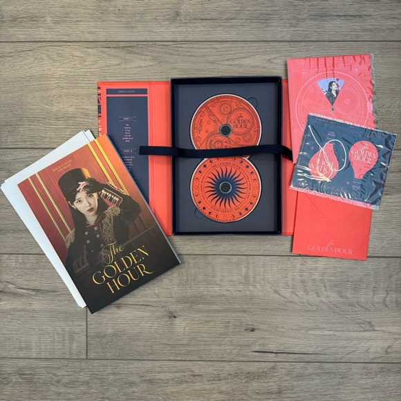 IU - 2022 IU Concert [The Golden Hour: Under the Orange Sun] (Blu-ray) K-Pop - Picture 10 of 10